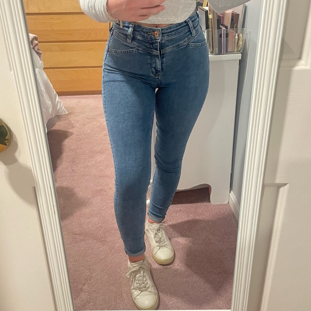 american eagle super hi-rise jegging with v waistline stitching